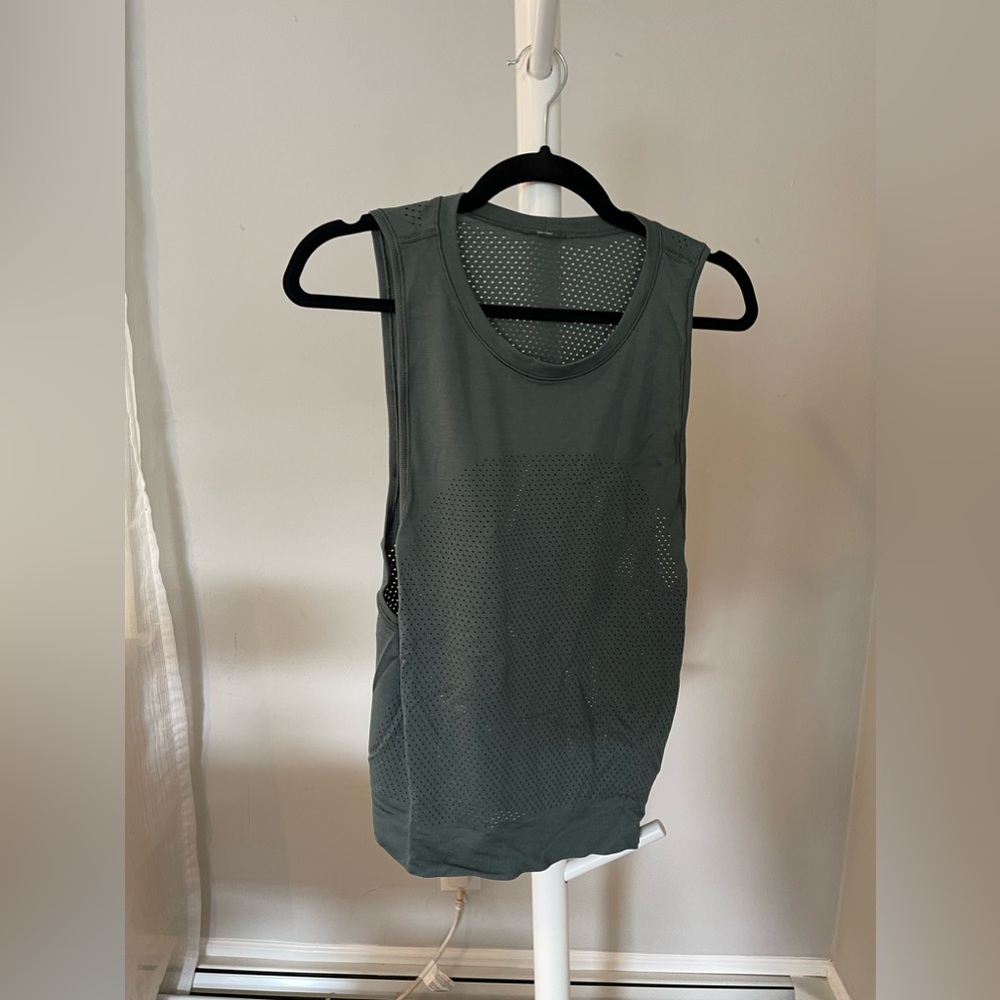 Lululemon Swiftly Breathe Crop Tank - Picture 2 of 8